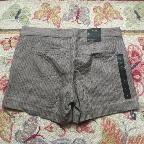 Banana Republic 4 1/2 inch shorts - Picture 2 of 2